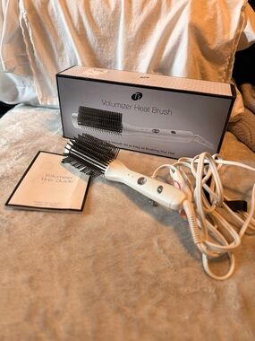 T3 White and Black Heated Volumizer Brush